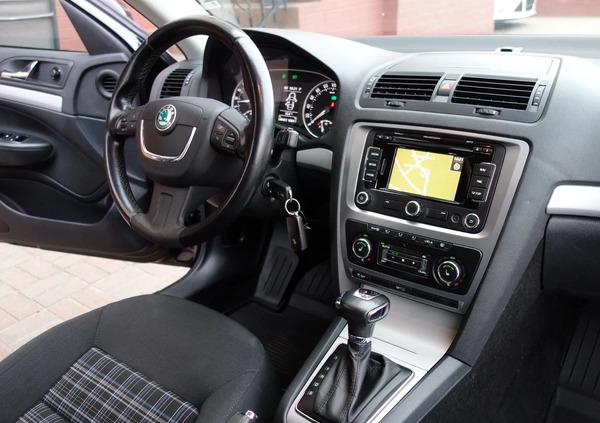 Skoda Octavia cena 31500 przebieg: 288000, rok produkcji 2013 z Nysa małe 781